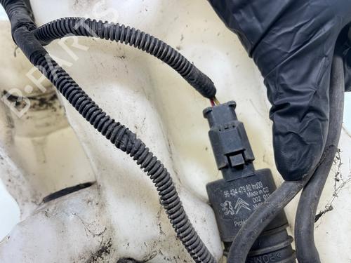 Used Windscreen washer tank Windscreen washer tank PEUGEOT 3008 I MPV (0U_) 1.6 THP (150 hp) 34183434 34183434