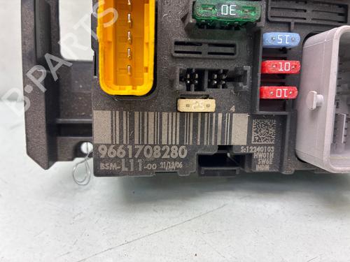 Used Fuse box Fuse box 38092660 38092660