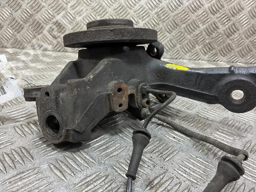 Used Right front steering knuckle Right front steering knuckle CITROËN C5 III (RD_) 2.0 HDi 150 / BlueHDi 150 (RDRHEA, RDRHE8, RDAHRM,... (150 hp) 34243371 34243371