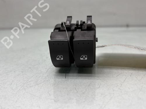 Used Left front window switch Left front window switch RENAULT CLIO II (BB_, CB_) 1.2 (BB0A, BB0F, BB10, BB1K, BB28, BB2D, BB2H, CB0A,... (58 hp) 32389312 32389312