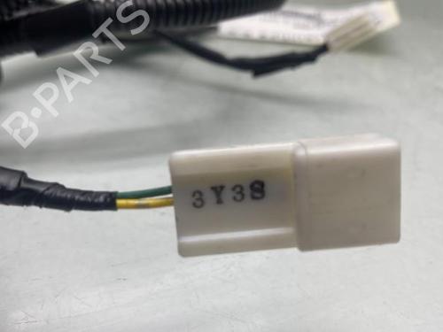 Used Seat buckle Seat buckle TOYOTA YARIS (_P13_) 1.0 (KSP130_, KSP130) (69 hp) 19988462 19988462