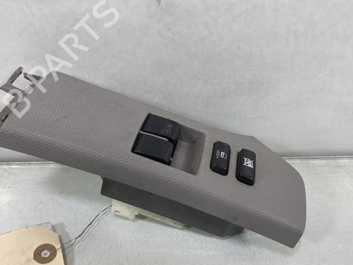 Used Left front window switch TOYOTA YARIS (_P9_) 1.4 D-4D (NLP90_, NLP90R) (90 hp) 29141764