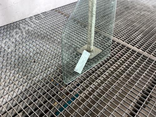 Front left quarter glass MERCEDES-BENZ SPRINTER 4-t Platform/Chassis (B904) 411 CDI | BP19953798C111 