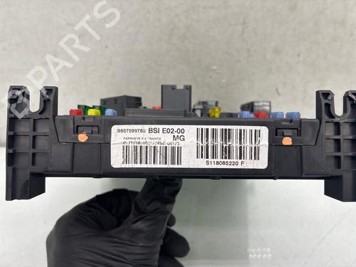 Used Fuse box Fuse box 38651367 38651367