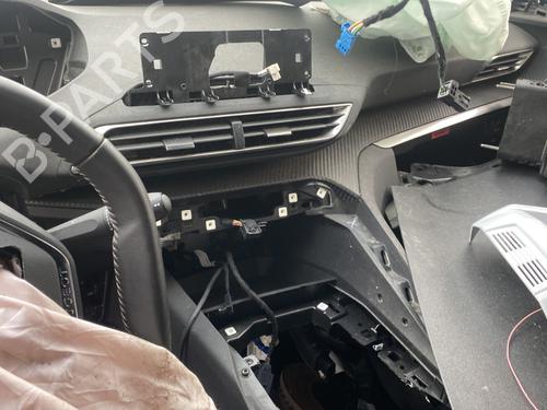 Front left door window PEUGEOT 5008 II (MC_, MJ_, MR_, M4_) 1.2 THP (MRHNYH, MRHNYW, MRHNSJ, MRHNSU, MRHNSM) | BP32396471C18