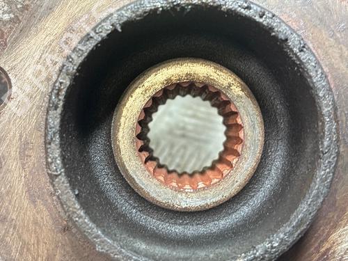 Used Right front steering knuckle Right front steering knuckle RENAULT CLIO III (BR0/1, CR0/1) 1.5 dCi (C/BR0G, C/BR1G) (68 hp) 39753321 39753321
