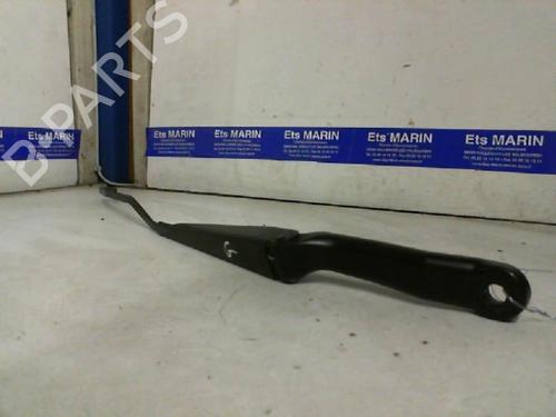 Used Front windshield wiper arm PEUGEOT 206 Hatchback (2A/C) [1998-2012]  20035783