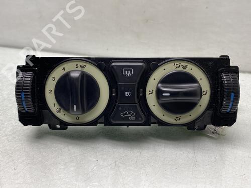 Used Climate control MERCEDES-BENZ SLK (R170) 200 (170.435) (136 hp) 22695047