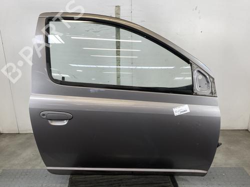Dør højre fortil TOYOTA YARIS (_P1_) 1.5 (NCP13_, NCP13R) (106 hp) 25216031