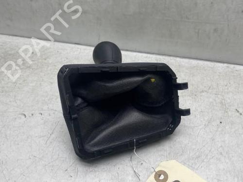 Used Gear lever VW POLO VI (AW1, BZ1, AE1) 1.0 (75 hp) 19991207