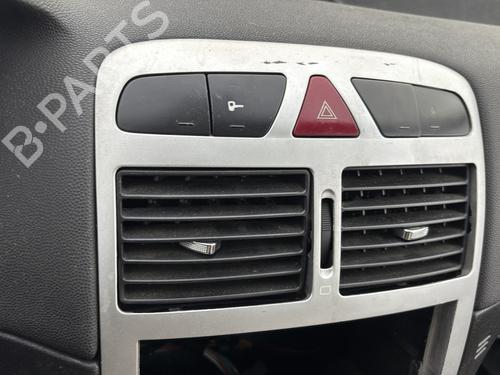 Fuse box PEUGEOT 307 Break (3E) 1.6 HDi 110 | BP34477491E1  - Image 9
