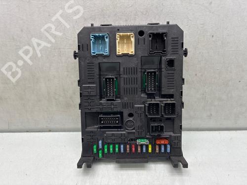 Used Fuse box Fuse box 37075757 37075757
