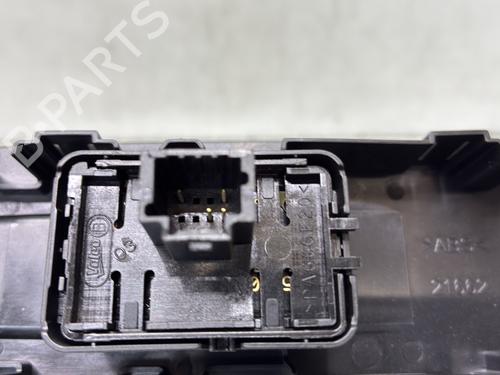 Used Right front window switch Right front window switch RENAULT MEGANE IV Grandtour (K9A/M/N_) 1.5 dCi 110 (110 hp) 34333085 34333085