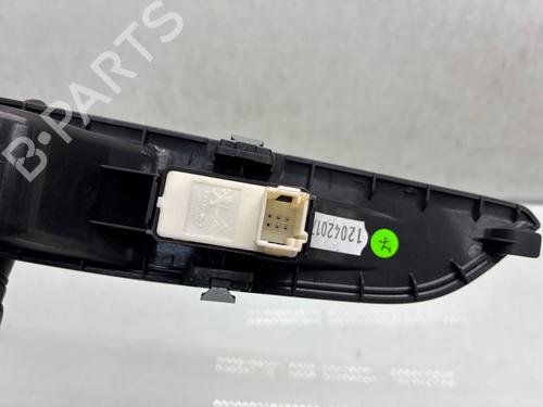 Venstre bagtil elrude kontakt Venstre bagtil elrude kontakt PEUGEOT 3008 II SUV (MC_, MR_, MJ_, M4_) 2.0 BlueHDi 180 (181 hp) 35955798 35955798