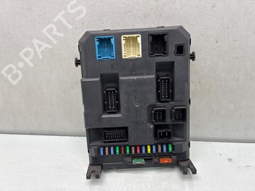 Used Fuse box Fuse box 38051840 38051840