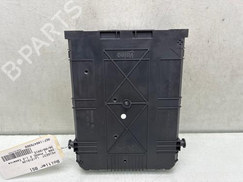 Used Fuse box Fuse box 38202261 38202261