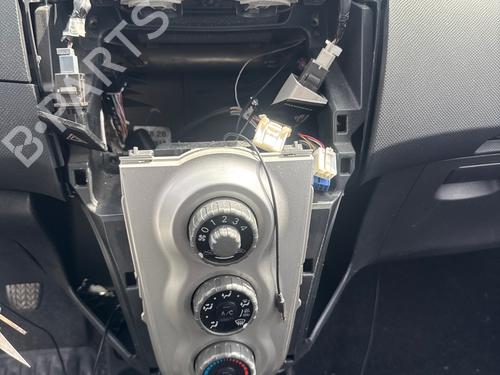 Brugte TOYOTA YARIS (_P9_) 1.4 D-4D (NLP90_, NLP90R) 4894102