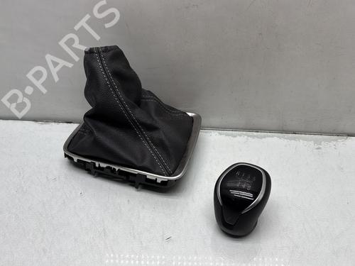Gearknop OPEL CORSA F (P2JO) 1.2 (68) (101 hp) 31379337