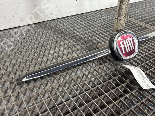 Used Grille Grille FIAT 500 (312_) 1.2 (312AXA1A) (69 hp) 33724471 33724471