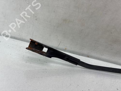 Used Front windshield wiper arm Front windshield wiper arm 37648783 37648783