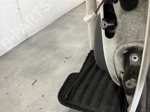 Used Left rear door Left rear door 32297085 32297085