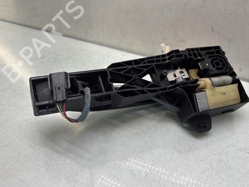 front-right-exterior-door-handle-renault-megane-iv-hatchback-b9amn_-2015-33427446 main image