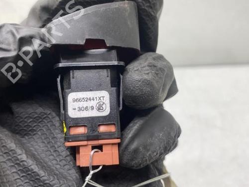 Used Warning switch Warning switch PEUGEOT 5008 (0U_, 0E_) 1.6 HDi (110 hp) 19952648 19952648
