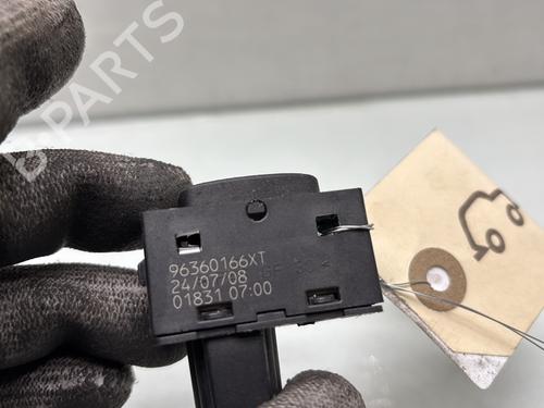 Right front window switch PEUGEOT 407 (6D_) 2.0 HDi (6DRHRH) | BP27355679I26 