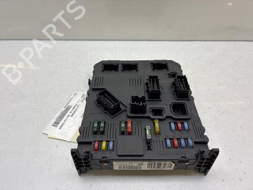 Used Fuse box Fuse box 39091210 39091210