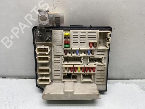 fuse-box-renault-megane-ii-estate-km01_-2003-2004-2005-2006-2007-2008-2009-2010-2011-2012-31205761 main image