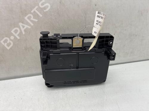 Used Fuse box Fuse box 37525204 37525204