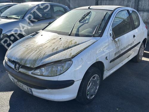 Fuse box PEUGEOT 206 Hatchback (2A/C) 1.4 HDi eco 70 | BP31646875E1