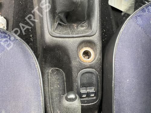 Błotnik przedni lewy PEUGEOT 206 Hatchback (2A/C) 1.1 i | BP28184900C41 