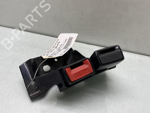 Used Seat buckle RENAULT CLIO III (BR0/1, CR0/1) 1.5 dCi (BR17, CR17) (86 hp) 30180974