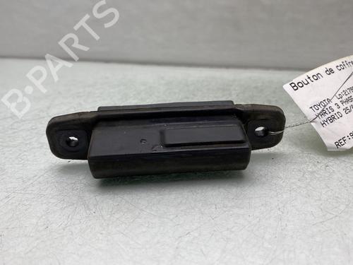 Used Switch TOYOTA YARIS (_P13_) 1.5 Hybrid (NHP130_, NHP130) (101 hp) 21490534