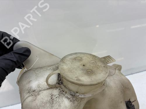 Sprinklertank Sprinklertank MERCEDES-BENZ VITO Bus (W639) 109 CDI (639.701, 639.703, 639.705) (95 hp) 35896282 35896282