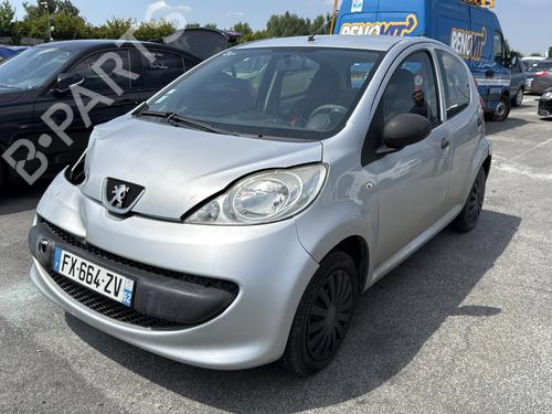 Brugte PEUGEOT 107 (PM_, PN_) 1.0 (68 hp) 4353972