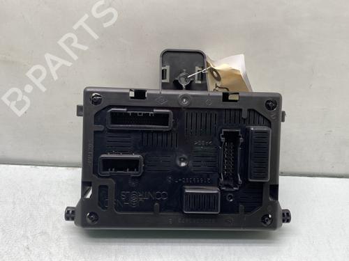 Used Fuse box RENAULT CLIO III (BR0/1, CR0/1) 1.2 16V Hi-Flex (BR1U, CR1U) (75 hp) 30082719