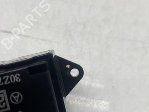 Used Right front window switch Right front window switch PEUGEOT 4007 (VU_, VV_) 2.2 HDi (156 hp) 19959296 19959296