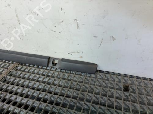 Used Door moulding trim Door moulding trim RENAULT CLIO III (BR0/1, CR0/1) 1.5 dCi (C/BR0G, C/BR1G) (68 hp) 39427105 39427105