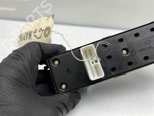 Used Left front window switch Left front window switch HYUNDAI SANTA FÉ II (CM) 2.2 CRDi (155 hp) 19960502 19960502