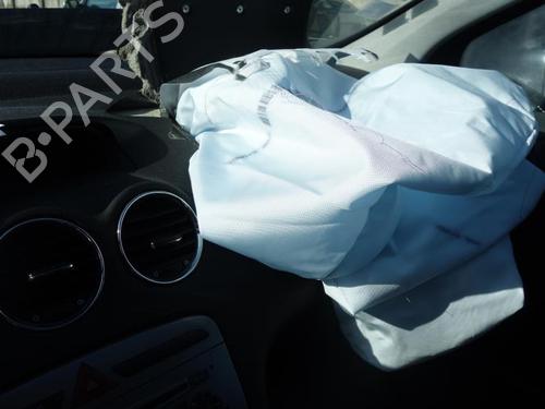 Fuse box PEUGEOT 308 I (4A_, 4C_) 1.6 HDi | BP30082637E1 