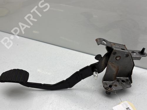 Used Clutch pedal RENAULT CLIO III (BR0/1, CR0/1) 1.2 16V Hi-Flex (BR1U, CR1U) (75 hp) 30297124