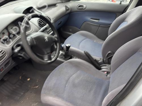 Left headlight PEUGEOT 206 Hatchback (2A/C) 2.0 HDI 90 | BP32263928C28 