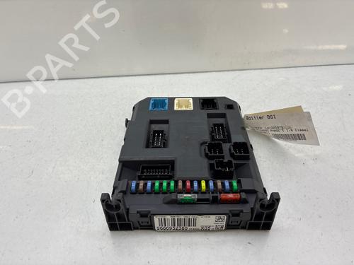 Used Fuse box Fuse box 39393477 39393477
