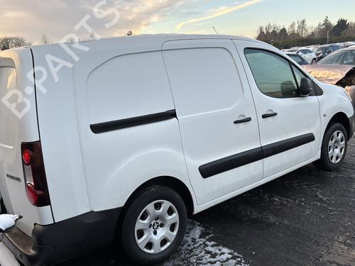 Right headlight PEUGEOT PARTNER Box Body/MPV 1.6 BlueHDi 100 | BP31881157C29 