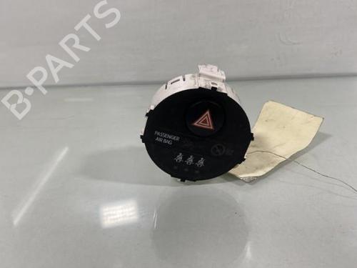 Used Warning switch Warning switch TOYOTA YARIS (_P13_) 1.5 Hybrid (NHP130_, NHP130) (101 hp) 21955858 21955858