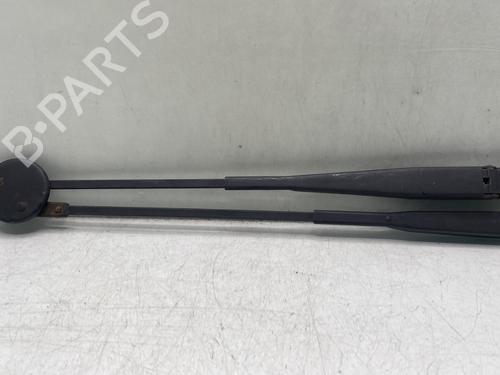 Used Front windshield wiper arm RENAULT TWINGO I (C06_) 1.2 (C066, C068) (58 hp) 31379381