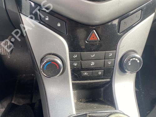 Left tailgate light CHEVROLET CRUZE (J300) 2.0 CDI | BP29939514C79  - Image 30