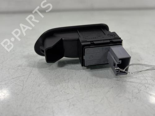 Used Right rear window switch Right rear window switch VW GOLF VI (5K1) 1.6 TDI (105 hp) 27746608 27746608